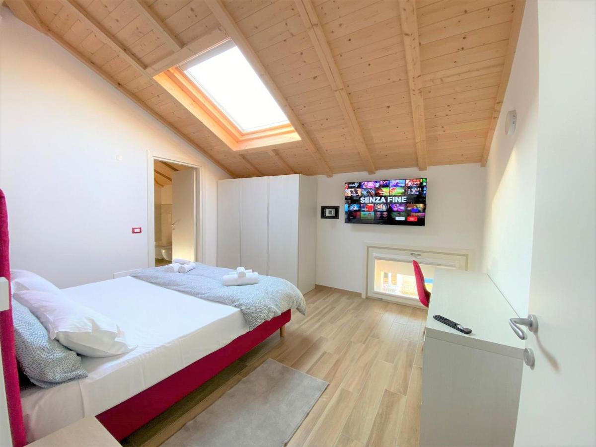 Desenzanoloft Official Partner Marriott Homes & Villas - Palazzo Visconti Luxury Suite Desenzano del Garda Exterior photo