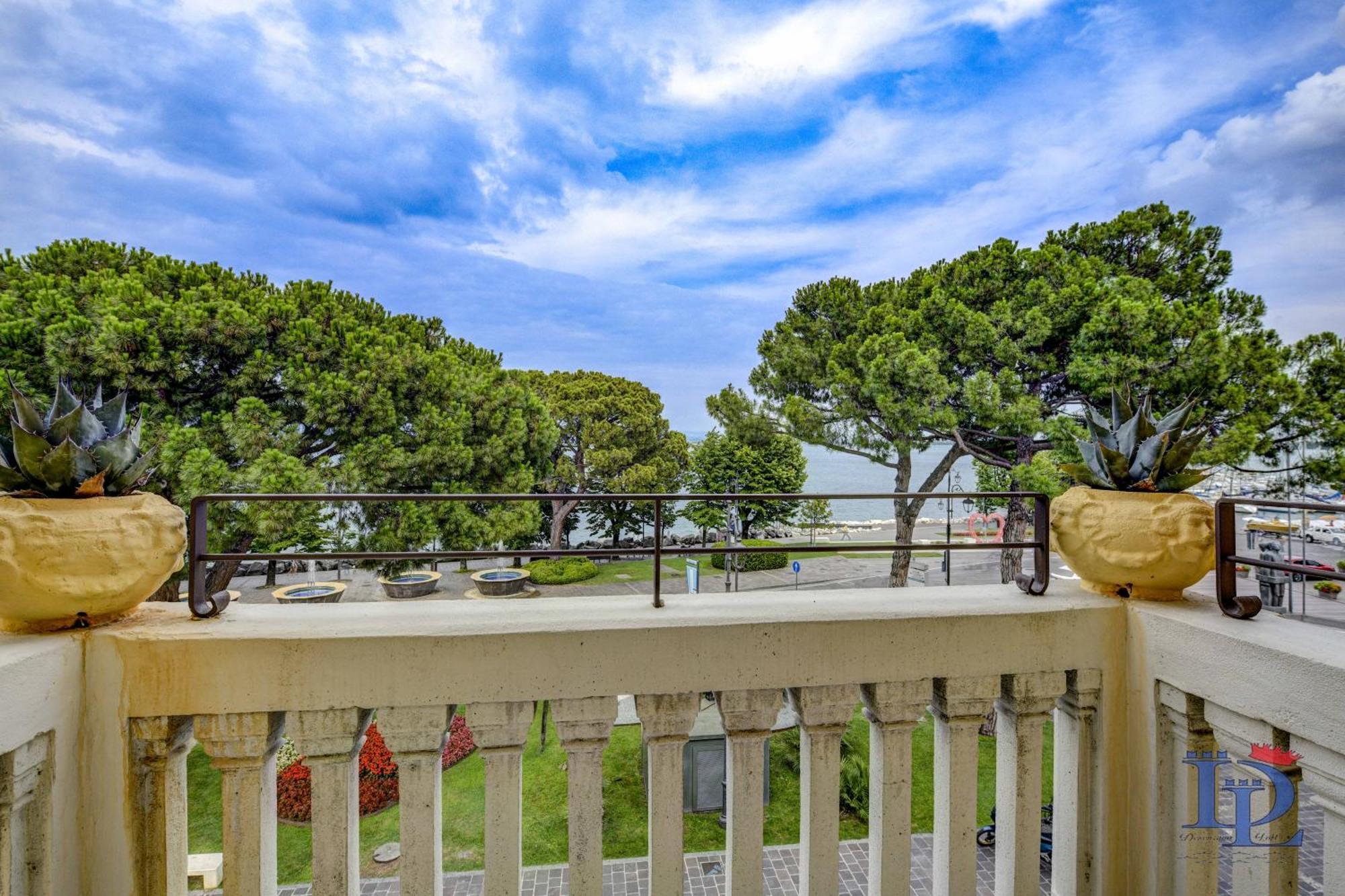 Desenzanoloft Official Partner Marriott Homes & Villas - Palazzo Visconti Luxury Suite Desenzano del Garda Room photo