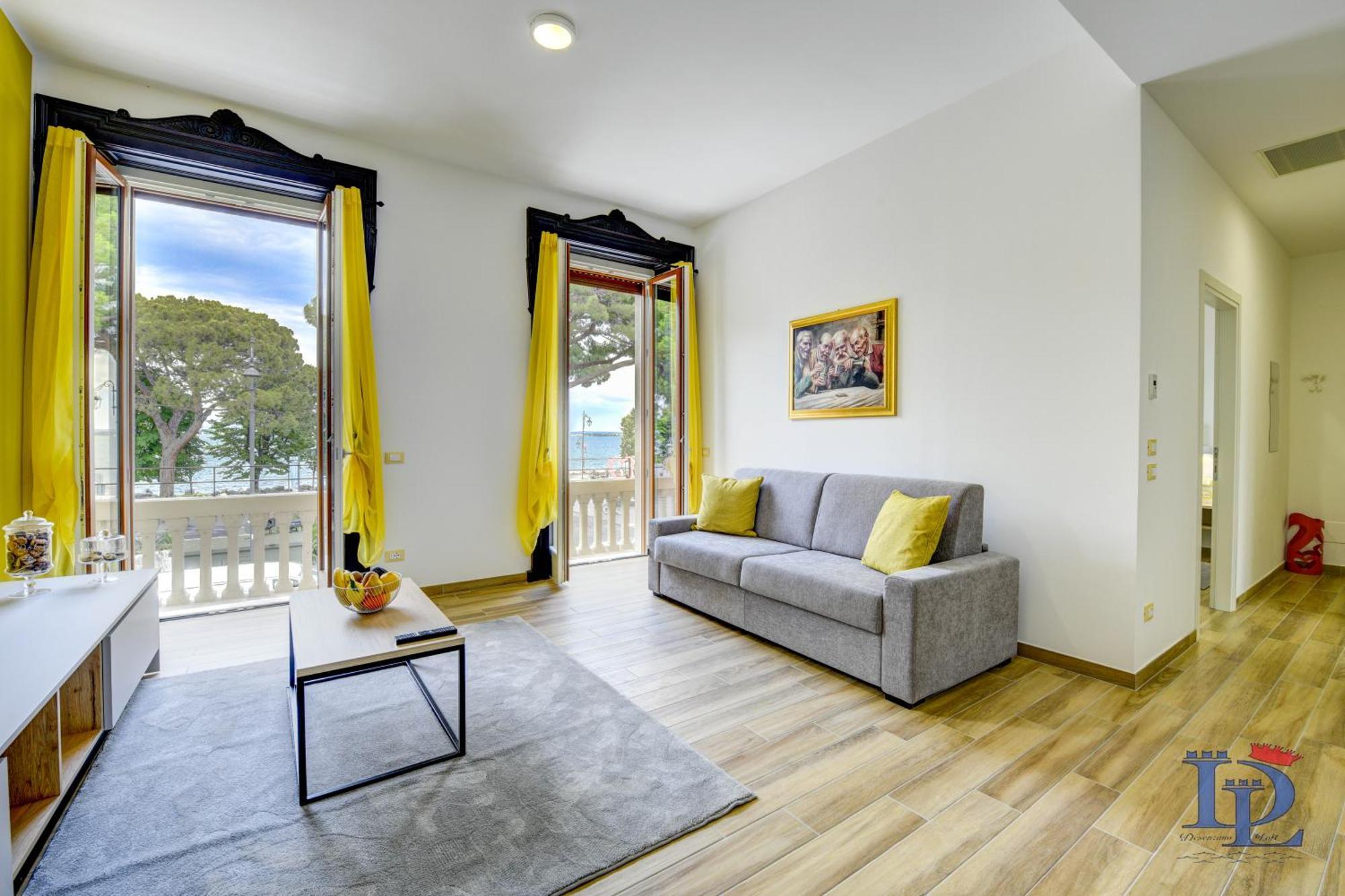 Desenzanoloft Official Partner Marriott Homes & Villas - Palazzo Visconti Luxury Suite Desenzano del Garda Room photo