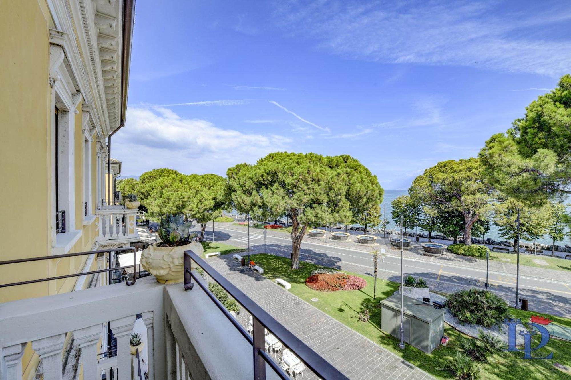 Desenzanoloft Official Partner Marriott Homes & Villas - Palazzo Visconti Luxury Suite Desenzano del Garda Room photo